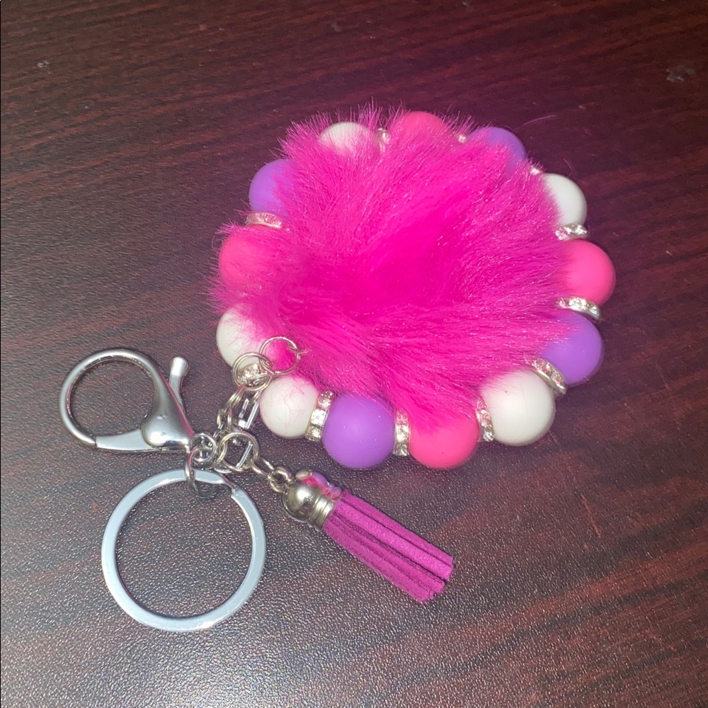 Handmade Keychain with pom-pom - Picture 6 of 7